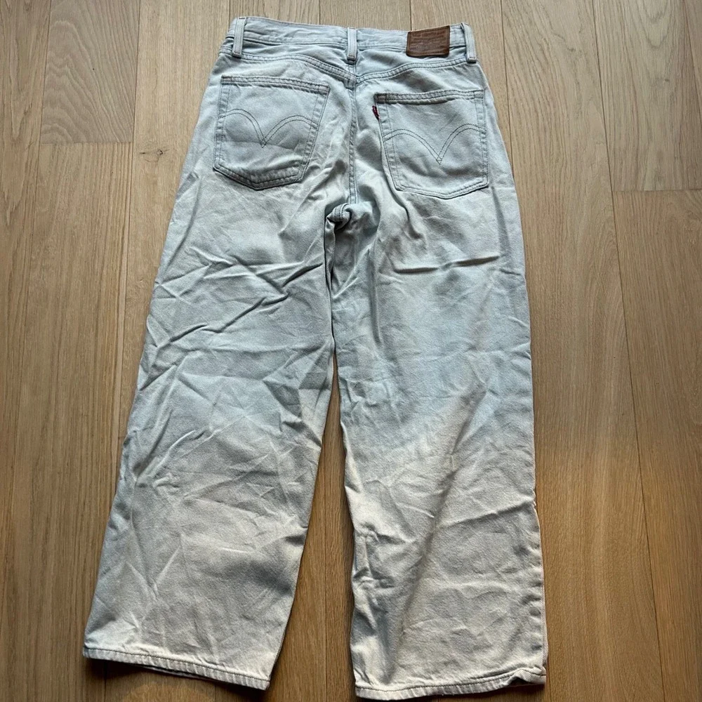 Levi's Wide Leg Jeans Size 26 Light Wash High Rise Denim Casual Relaxed‎ Fit